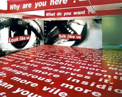 Barbara Kruger, vue de l'exposition «Wall to Wall», Serpentine Gallery, Londres, 1994